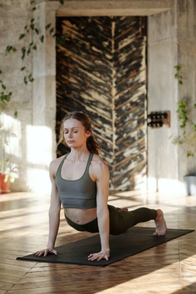 Coach - Emilie en posture de yoga